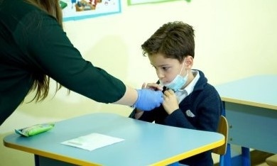 Близо 70% от малките ученици в София се връщат в клас от сряда